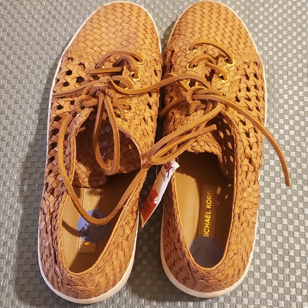 Shoes - Picture 2 of 4
